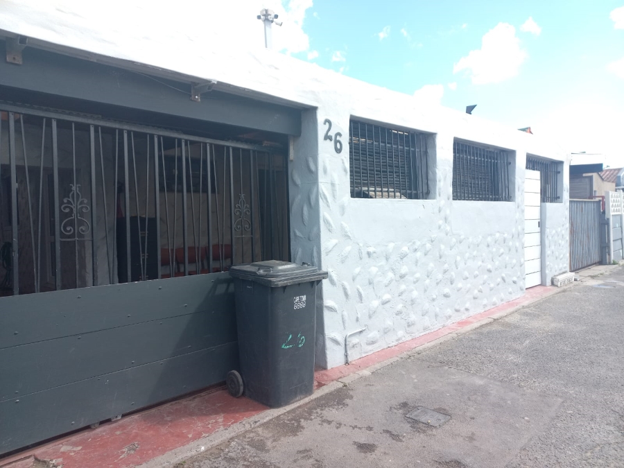 4 Bedroom Property for Sale in Lentegeur Western Cape